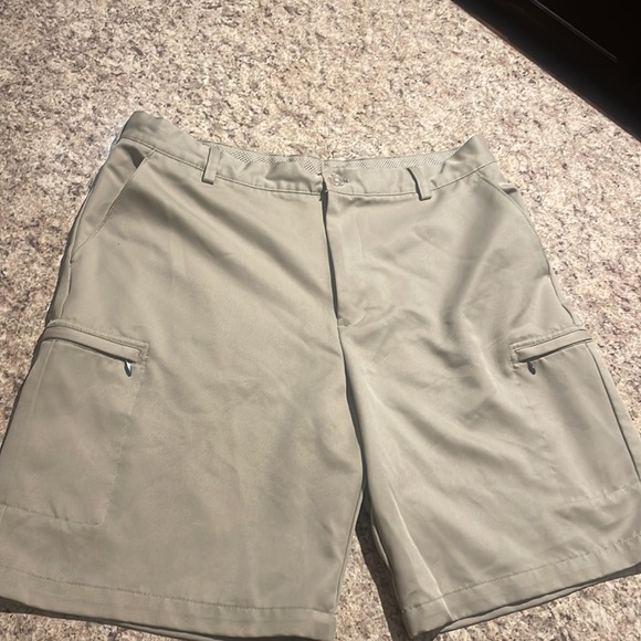 IZOD GOLF SHORTS - Picture 4 of 7
